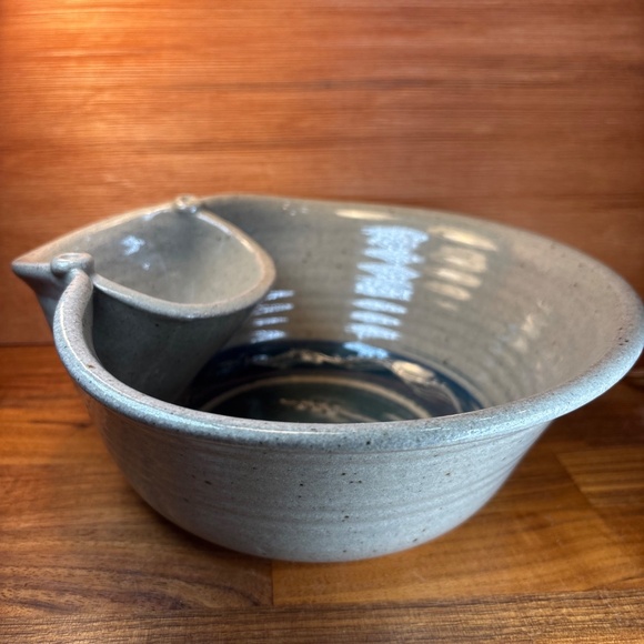 Studio Pottery Chip & Dip Bowl Primitive Rustic Chic Beige Blue 9.5” X 3.5” - Picture 2 of 10